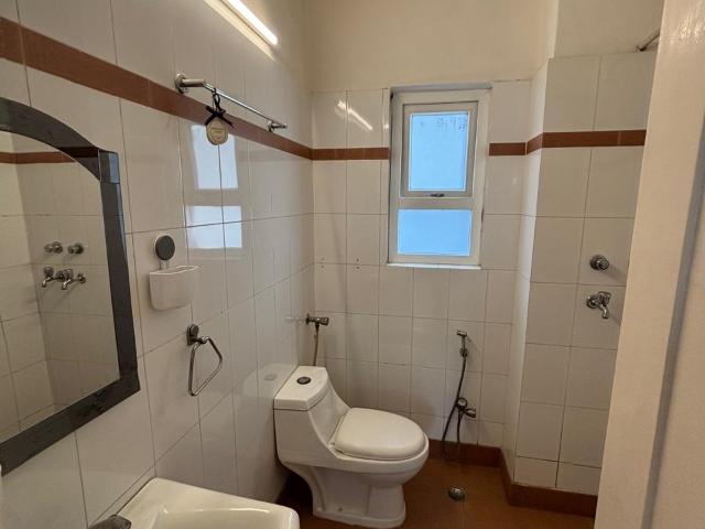 Property for rent in Deri