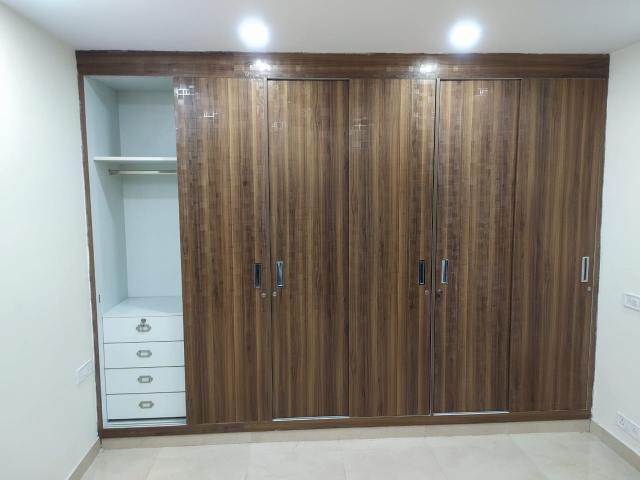 Property for rent in Deri