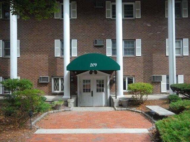 Condo for sale in Acton, Middlesex County