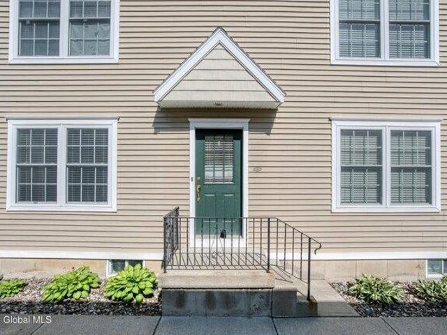 Condo for sale in Albany