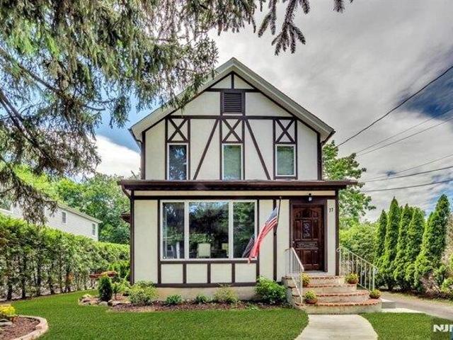 House for sale in Allendale, New Jersey