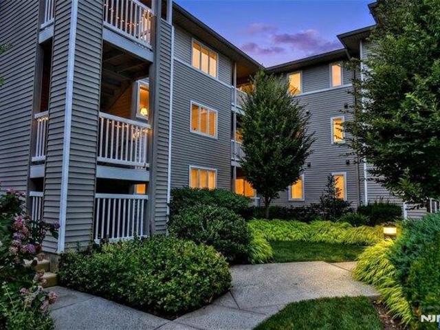 Condo for sale in Allendale, New Jersey