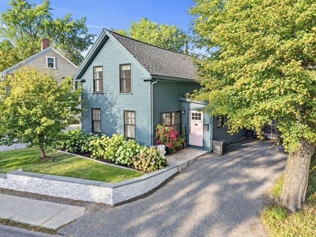 House for sale in Amesbury, Essex County