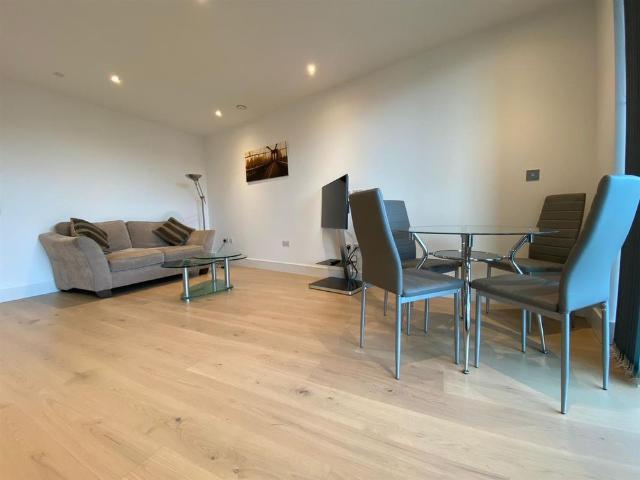 Apartment for rent in Yiewsley, Greater London
