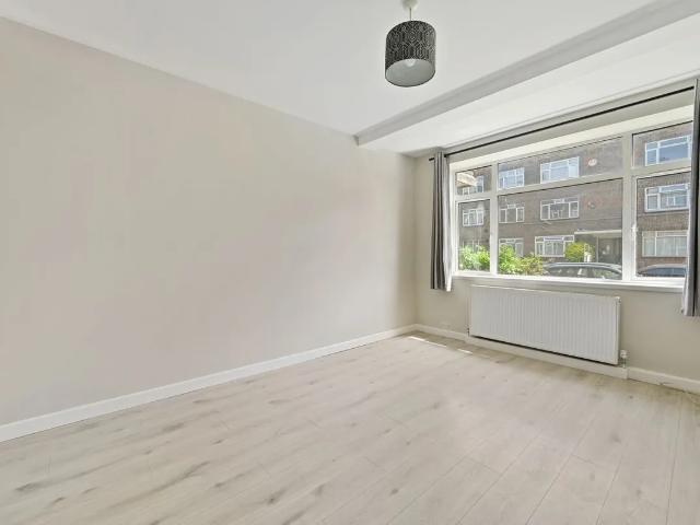 Apartment for rent in Dollis Hill, Greater London