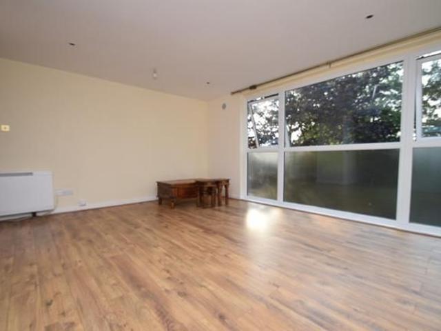 Apartment for rent in Northwood, Greater London