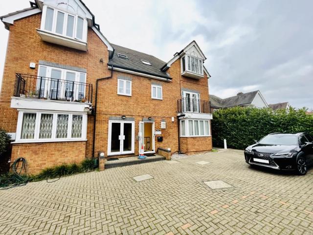 Apartment for rent in Brondesbury, Greater London