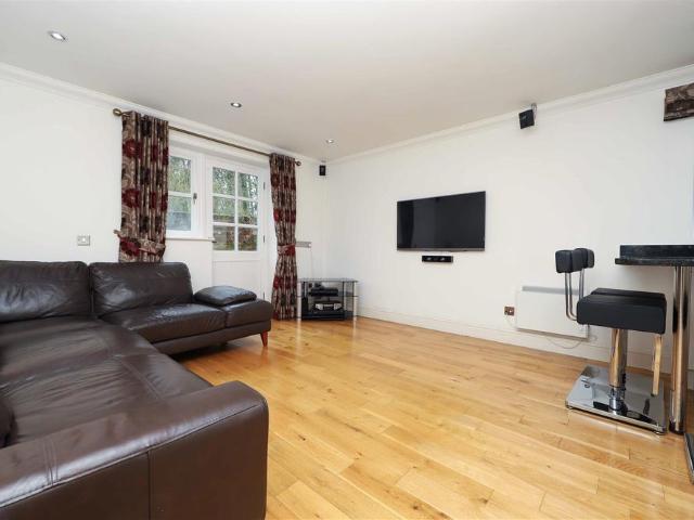 Apartment for rent in Yiewsley, Greater London
