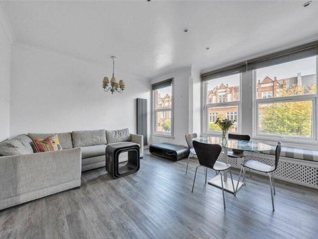 Apartment for sale in Cat Hill, England