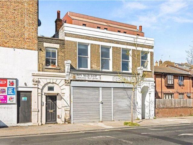 Apartment for sale in Cat Hill, England