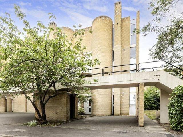 Apartment for sale in London Borough of Bromley, Greater London