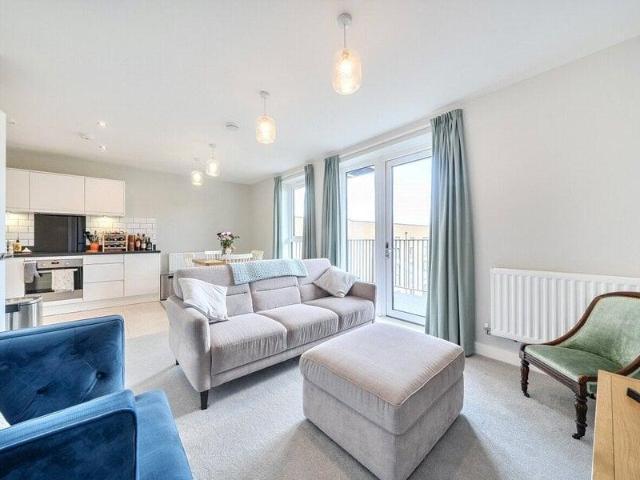 Apartment for sale in Cat Hill, England