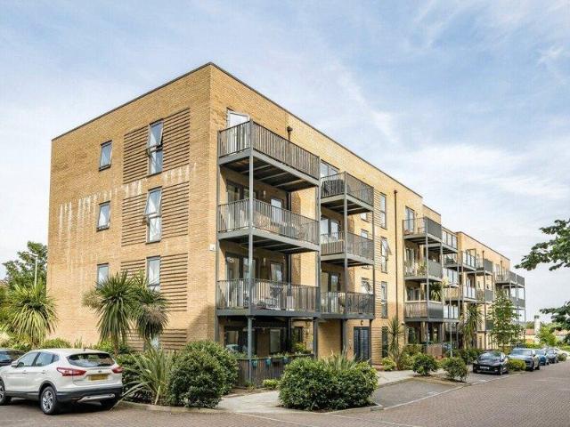 Apartment for sale in Cat Hill, England