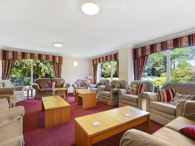 Apartment for rent in Leatherhead, Mole Valley