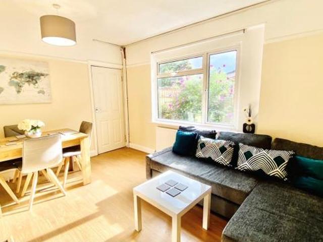 Apartment for rent in Lower Halliford, Surrey