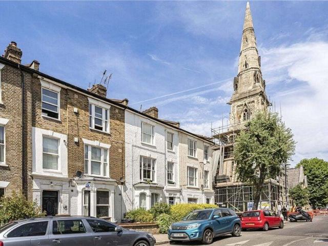 Apartment for sale in Cat Hill, England