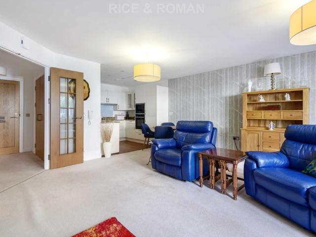Apartment for rent in Blackhills, Surrey