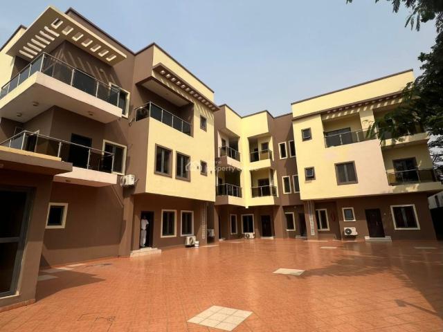 Flat for rent in Eti Osa, Lagos