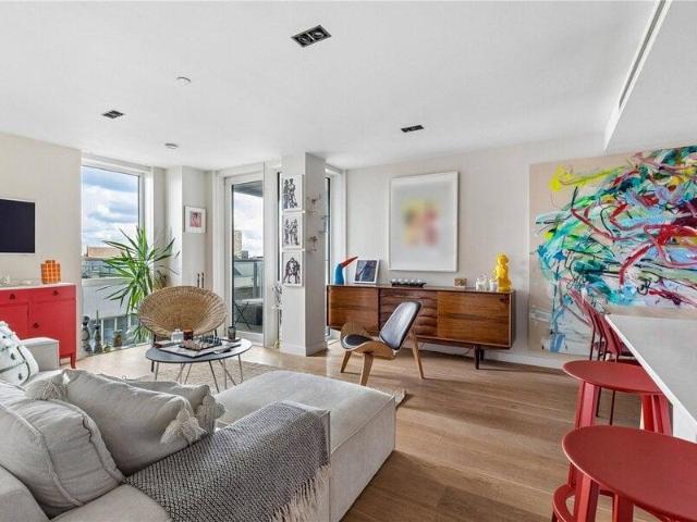 Apartment for sale in Cat Hill, England