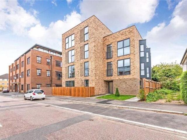 Apartment for sale in The Hale, Greater London