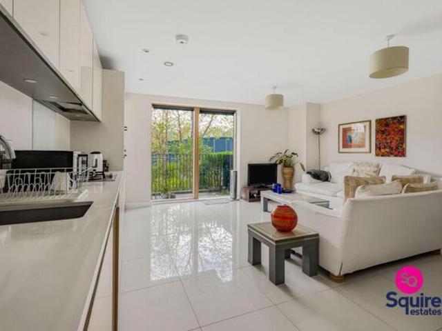 Apartment for sale in West Finchley, Greater London