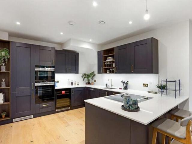 Apartment for sale in Barnet, West Finchley