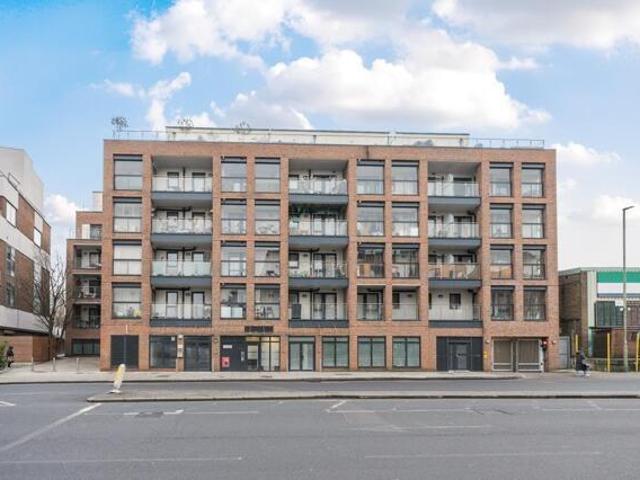 Apartment for sale in Barnet, Whetstone