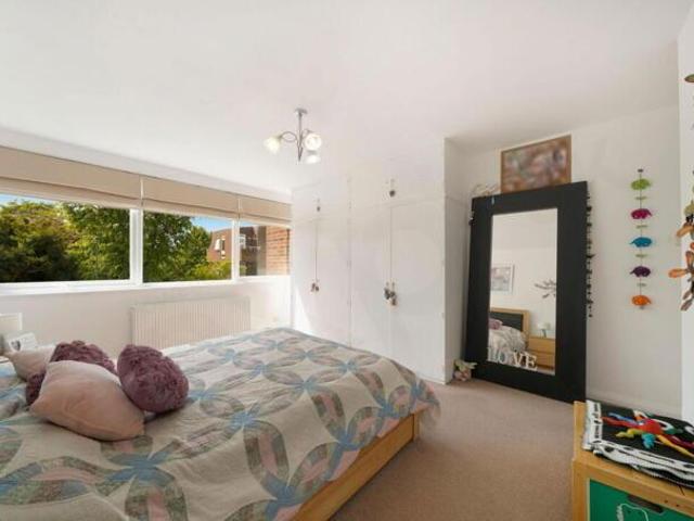 Apartment for sale in Barnet, Church End