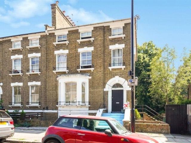 Apartment for sale in Cat Hill, England