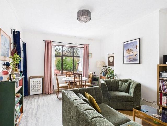 Apartment for sale in Cat Hill, England