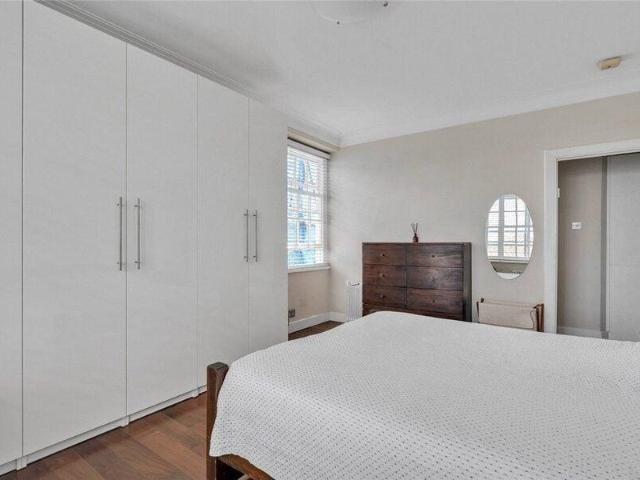 Apartment for sale in London Borough of Camden, Greater London