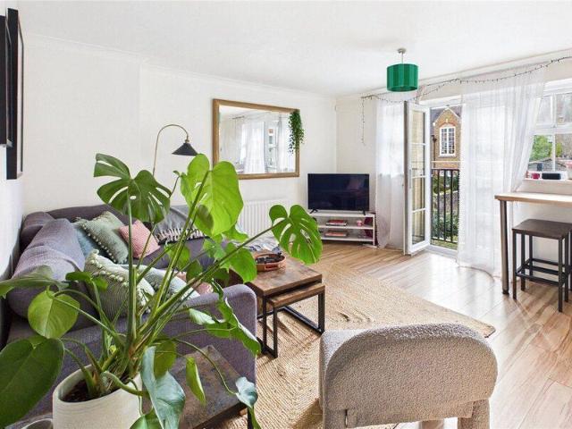 Apartment for sale in London Borough of Bexley, Greater London