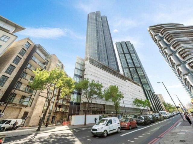 Apartment for sale in Cat Hill, England