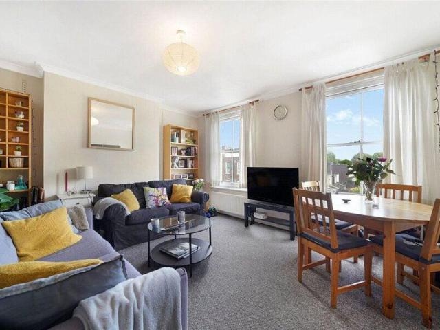Apartment for sale in Cat Hill, England