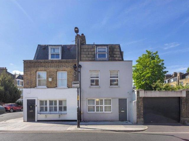 Apartment for sale in Cat Hill, England