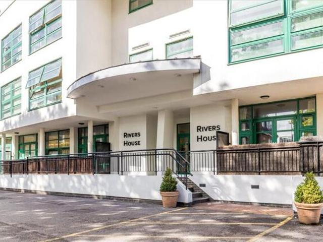 Apartment for sale in London Borough of Hounslow, Strand