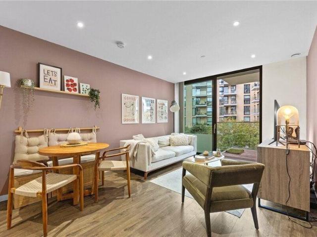 Apartment for sale in Cat Hill, England