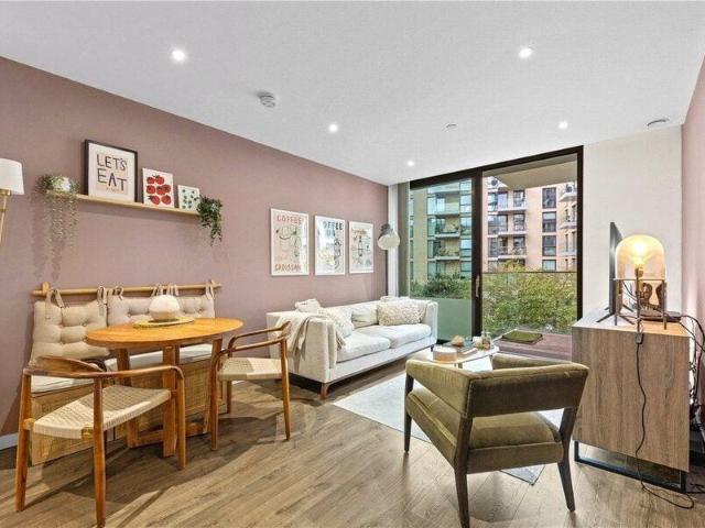 Apartment for sale in Cat Hill, England