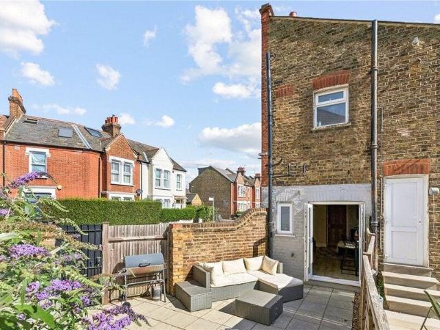 Apartment for sale in Cat Hill, England