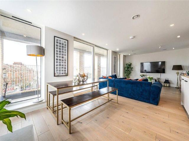 Apartment for sale in Cat Hill, England