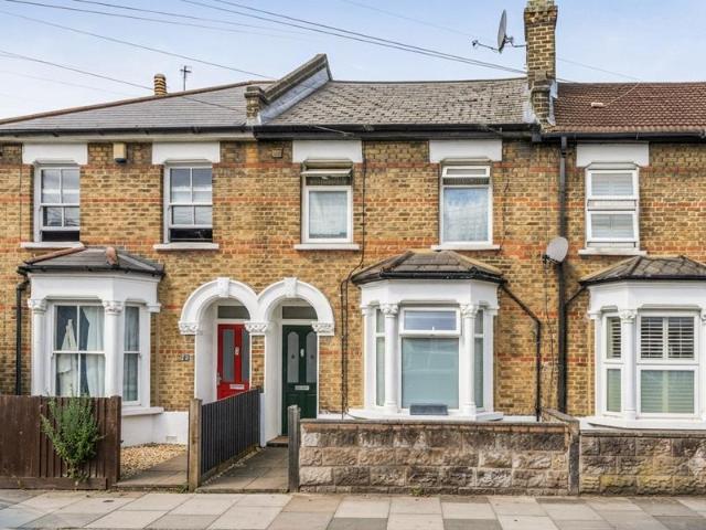 Apartment for sale in Cat Hill, England