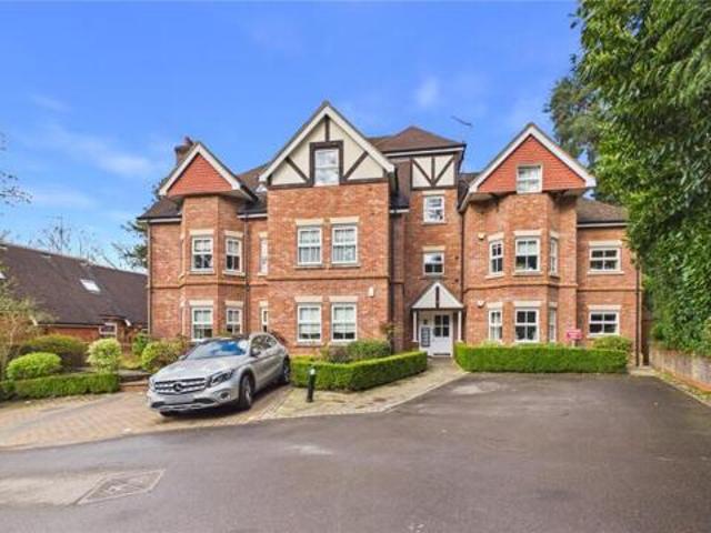 Apartment for sale in Heol-las, Surrey