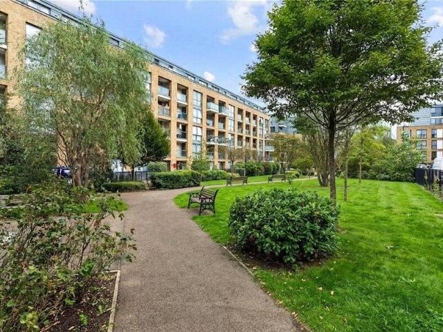 Apartment for sale in Cat Hill, England