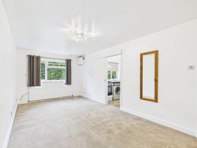 Apartment for rent in Oaklands, Fretherne