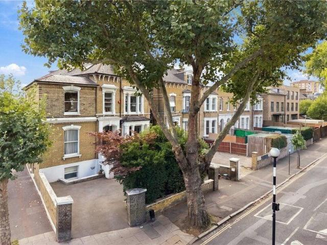 Apartment for sale in Cat Hill, England