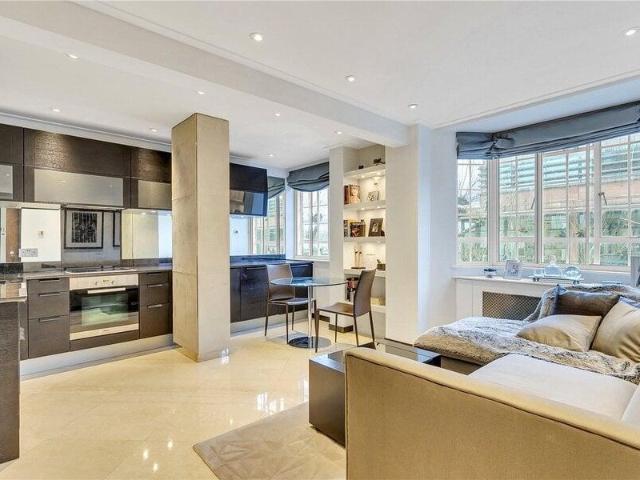 Apartment for sale in Royal Borough of Kensington and Chelsea, Greater London