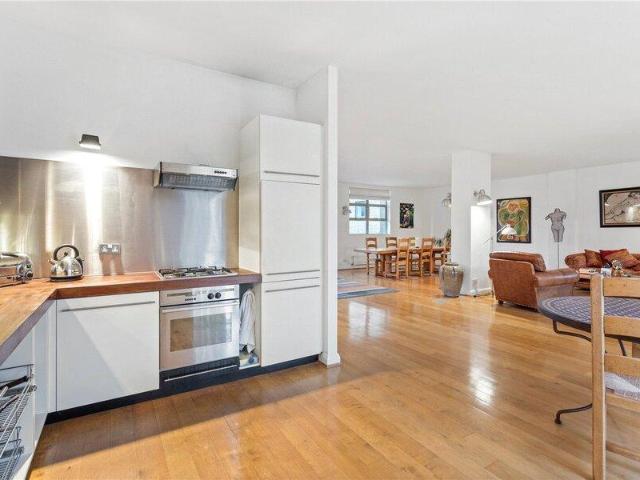 Apartment for sale in Cat Hill, England