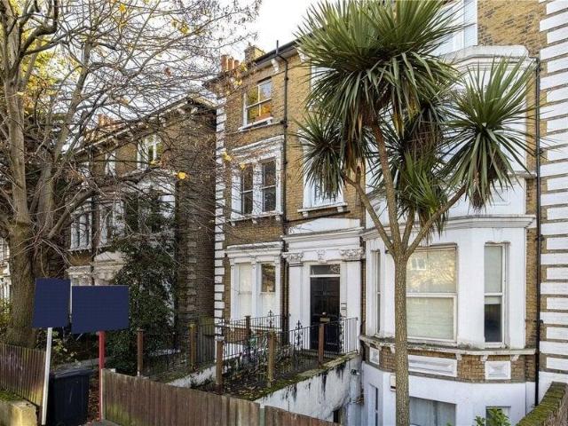 Apartment for sale in Cat Hill, England
