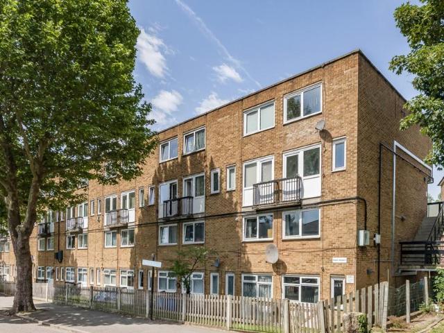 Apartment for sale in Cat Hill, England