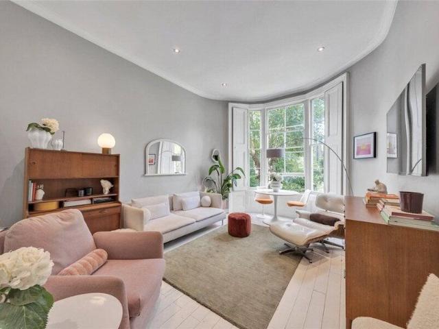 Apartment for sale in Cat Hill, England